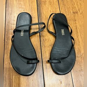 TKEES black sandals in size 7